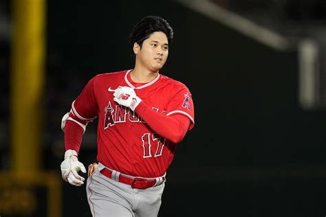 Detmers takes no-hitter into 8th inning, Ohtani hits 42nd homer as Angels beat Rangers 2-0
